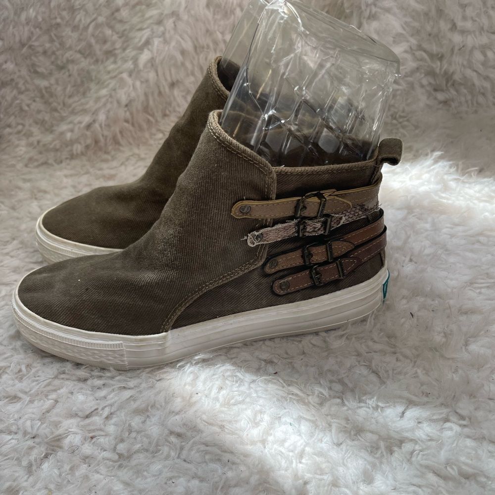 Blowfish canvas olive green ankle boots with side zipper size 7